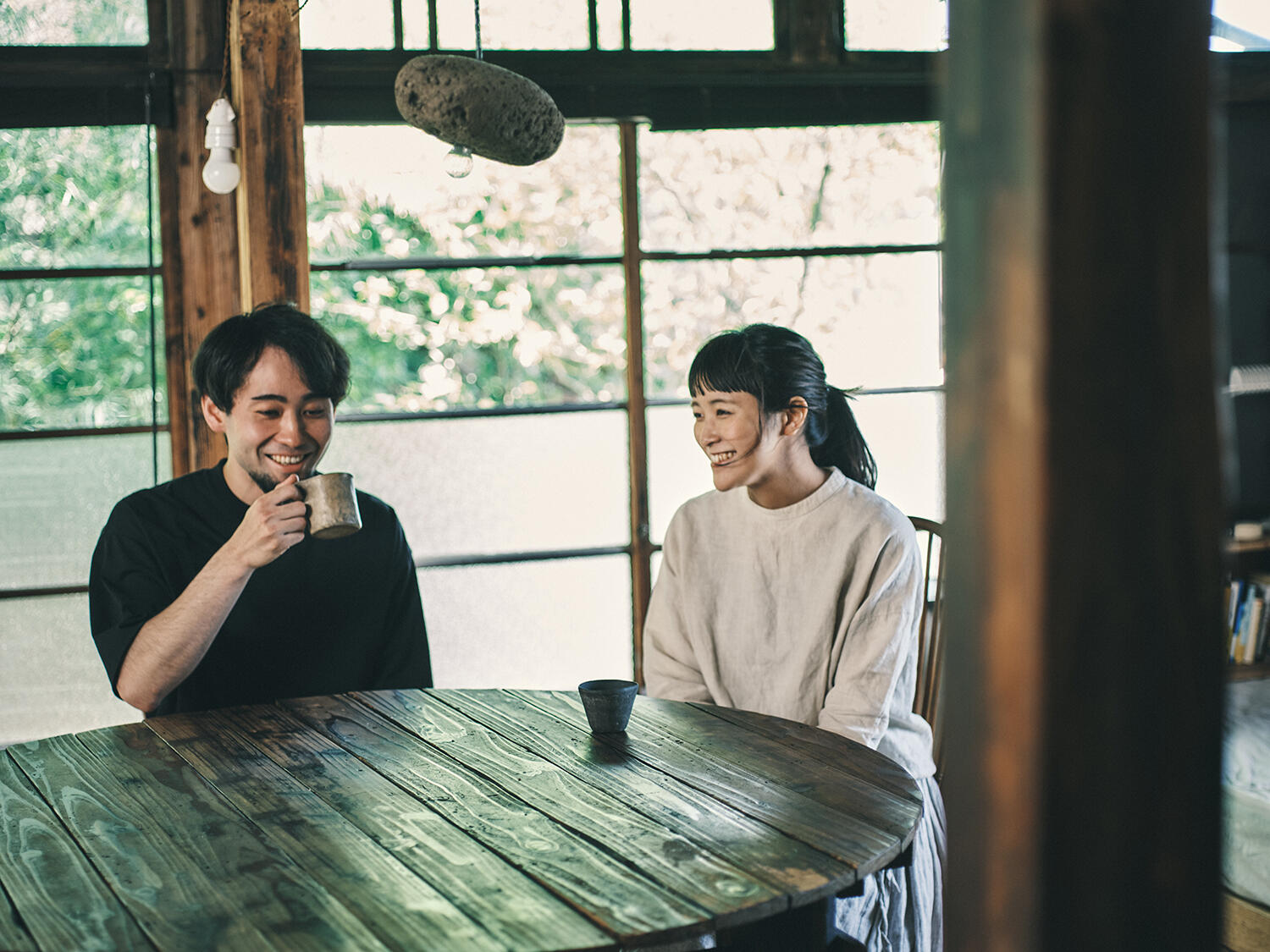 写真家の柿崎豪さんと美容師の高山紗季さん