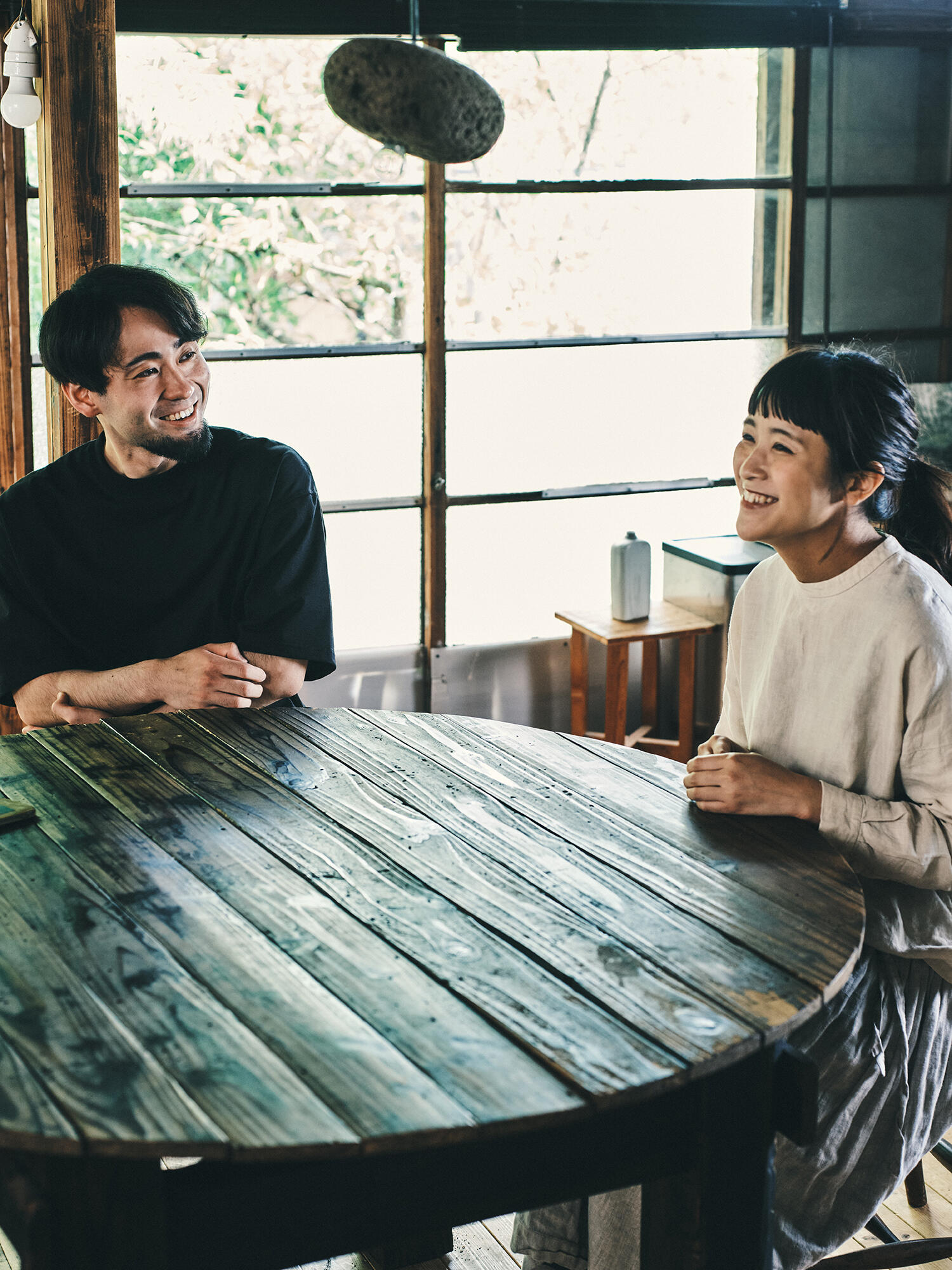 写真家の柿崎豪さんと美容師の高山紗季さん