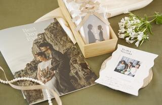 思い出の写真で心に残る結婚式を。手づくりペーパーアイテムのすすめ