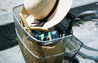 何気ない一瞬を残したい。写真家・岩倉しおりが「写ルンです™︎」で紡ぐ旅の写真