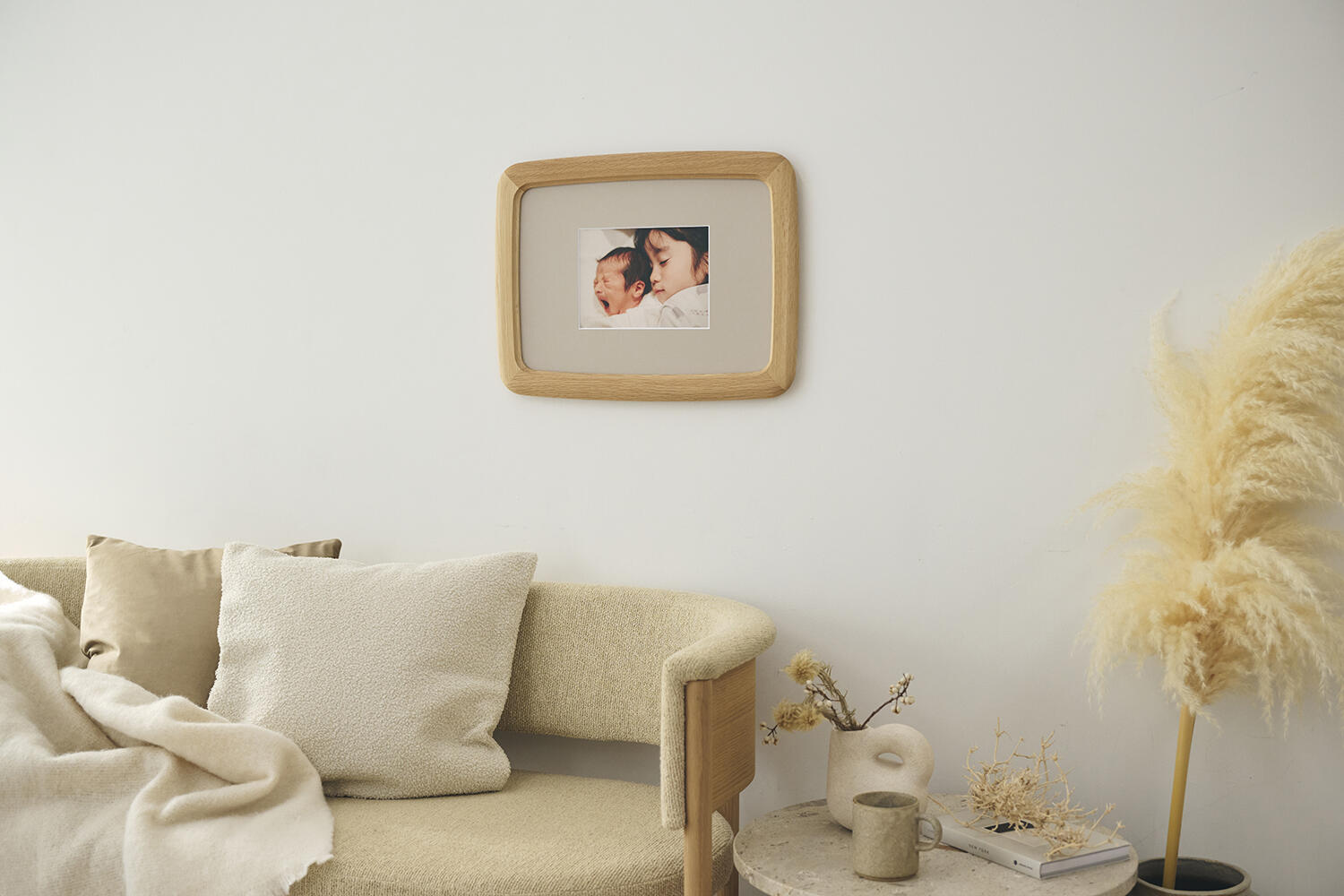 +precious frame ROUND by karimoku