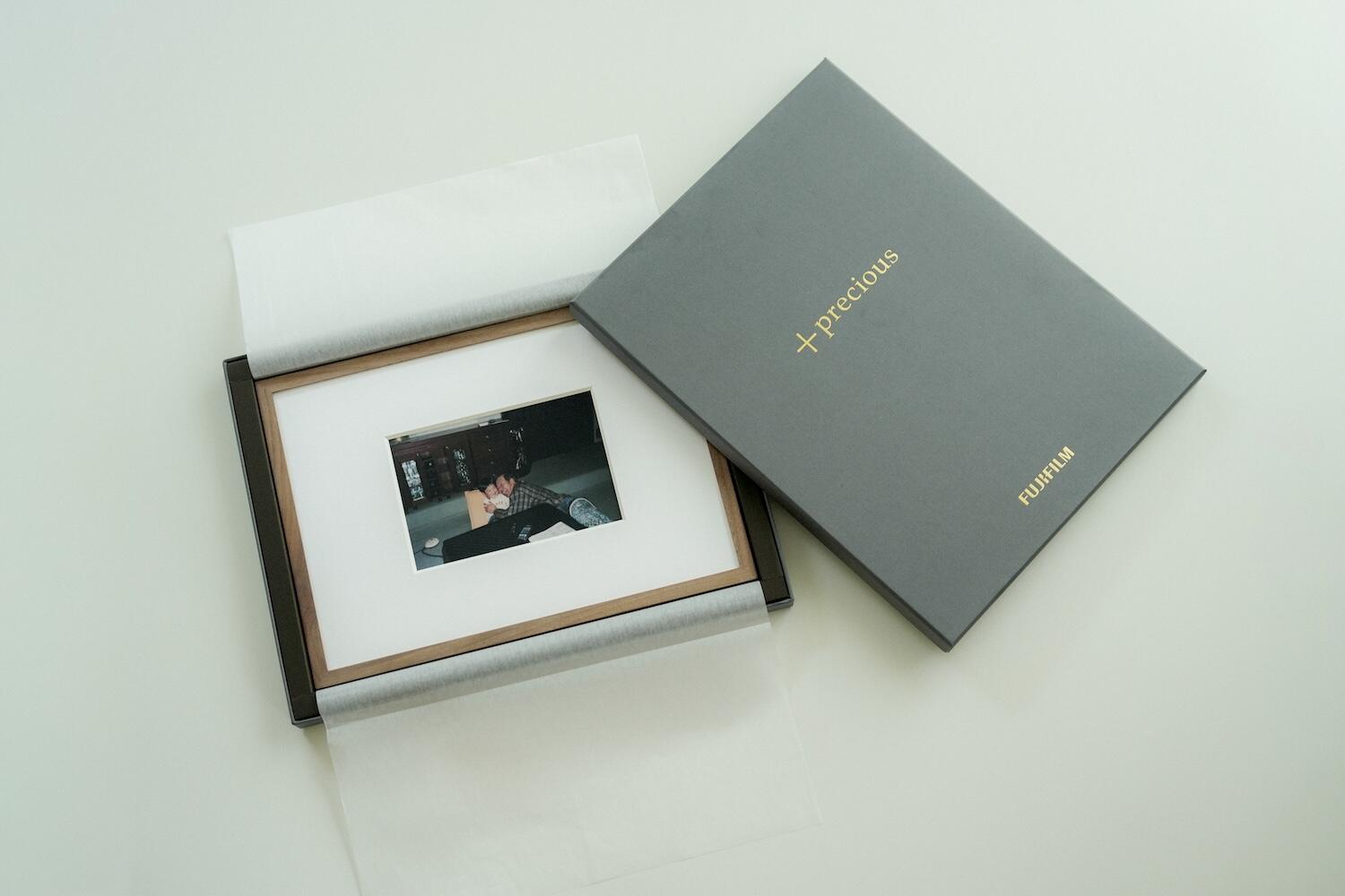 富士フイルムの「+precious frame #001」